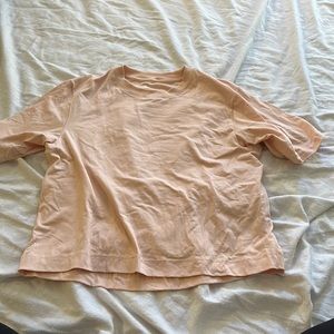 Women’s cropped workout tee